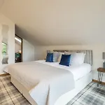 Host & Stay - Crackin\' View