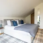 Host & Stay - Crackin\' View