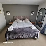 Oyo The Victorian Tap B&B
