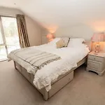 Romsey Lodge