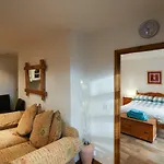 Crackin View Holiday Cottage