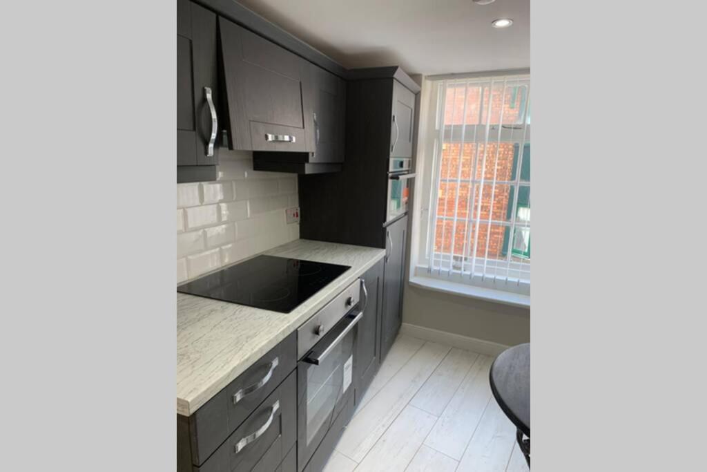 Town Centre, Market Place View Apartment *