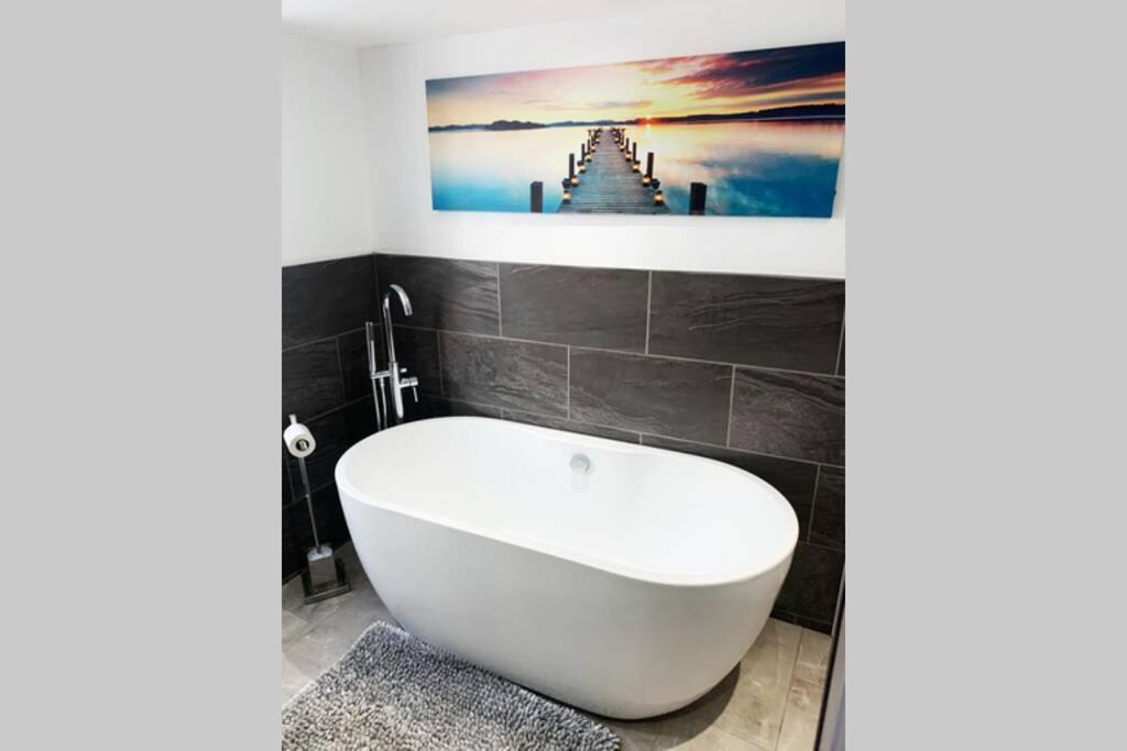 Town Centre, Market Place View Apartment *