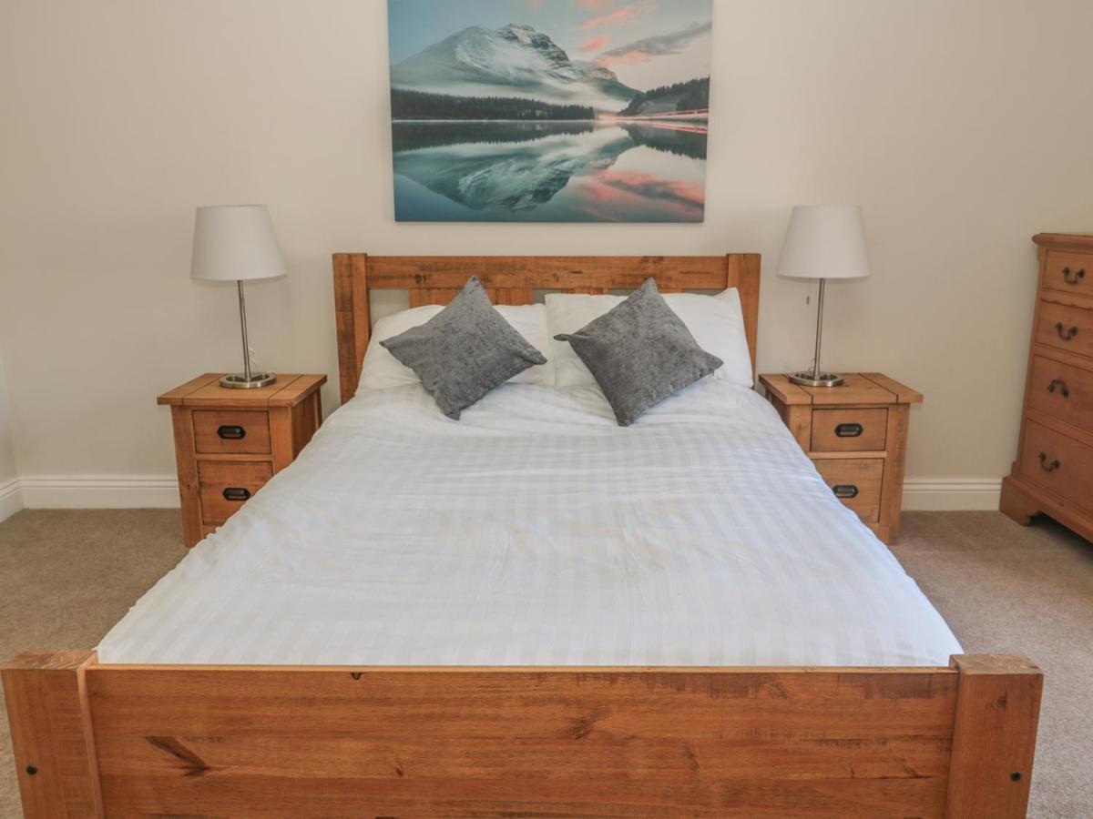 Holiday home Hare & Hounds House