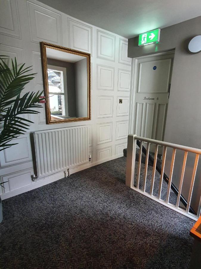 Inn The Coach And Horses 2*