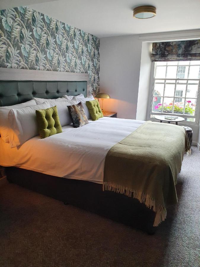The Coach And Horses 2*