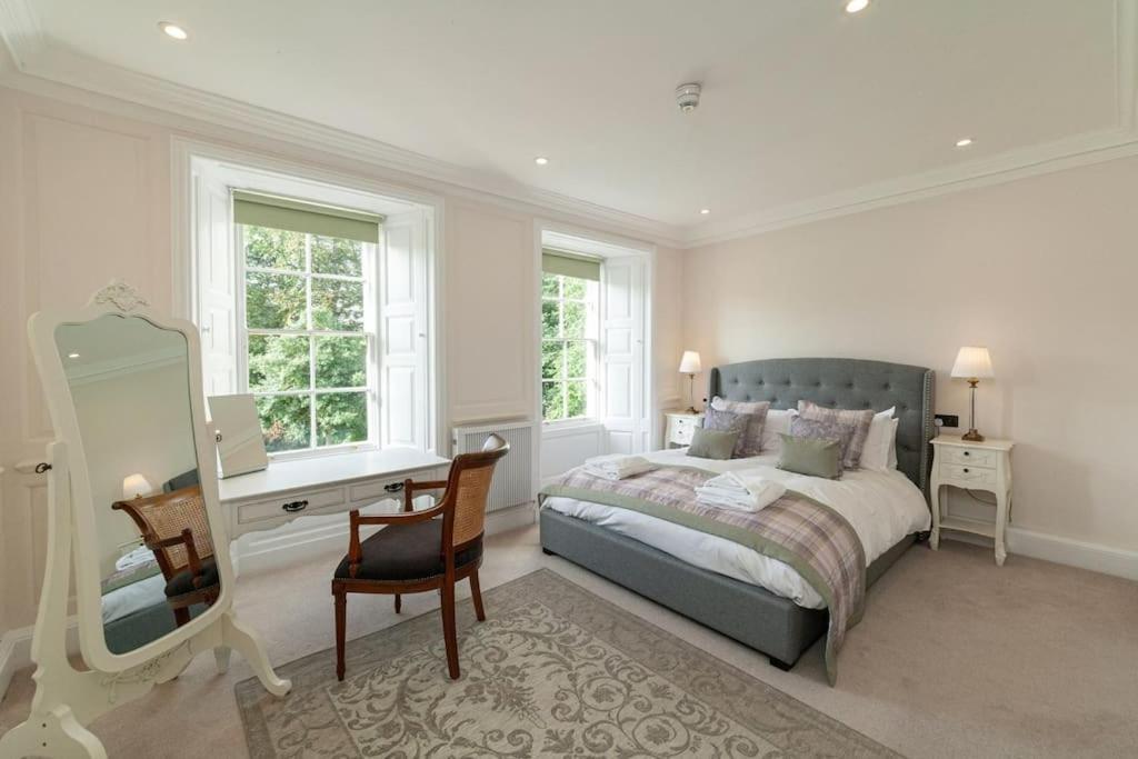 Beautiful Grade Ii Listed Sleeping 20 *