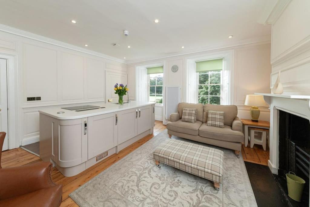 Beautiful Grade Ii Listed Sleeping 20 *