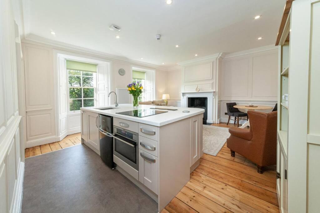 Beautiful Grade Ii Listed Sleeping 20
