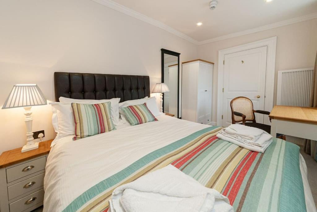 Beautiful Grade Ii Listed Sleeping 20 Holiday home *