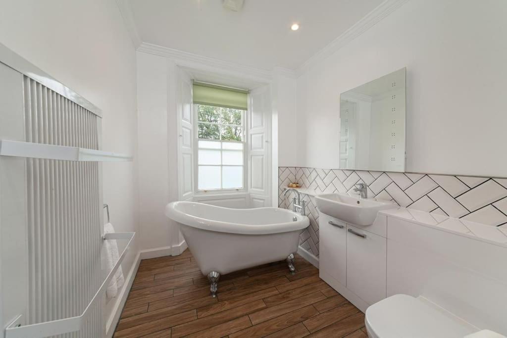 Beautiful Grade Ii Listed Sleeping 20 Holiday home Hexham
