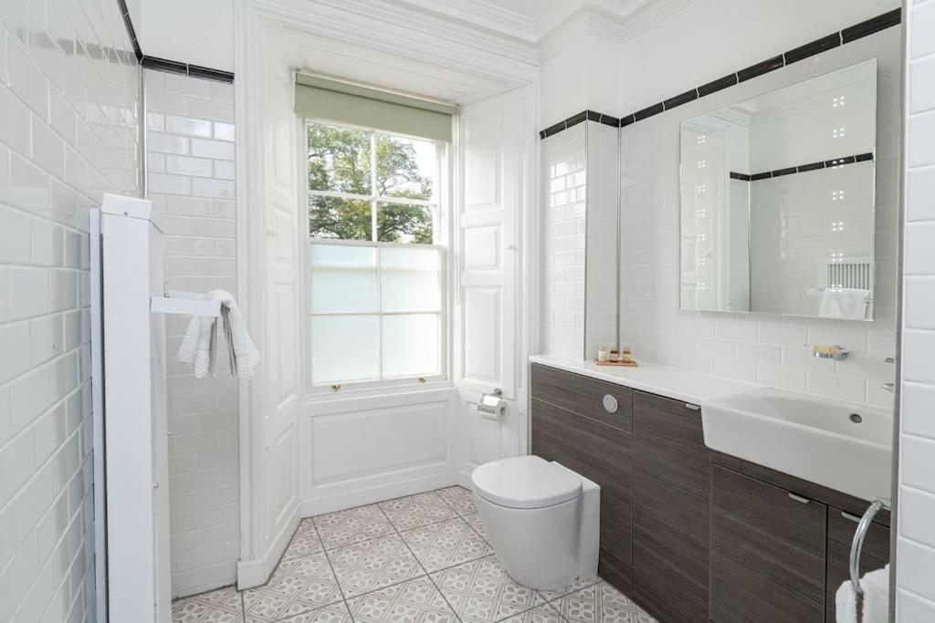 Beautiful Grade Ii Listed Sleeping 20 *