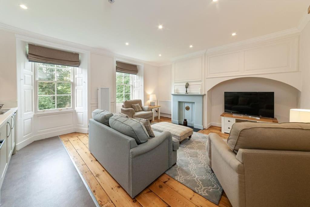 Beautiful Grade Ii Listed Sleeping 20 Holiday home