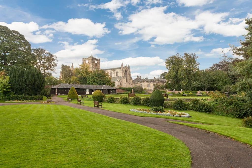 Beautiful Grade Ii Listed Sleeping 20