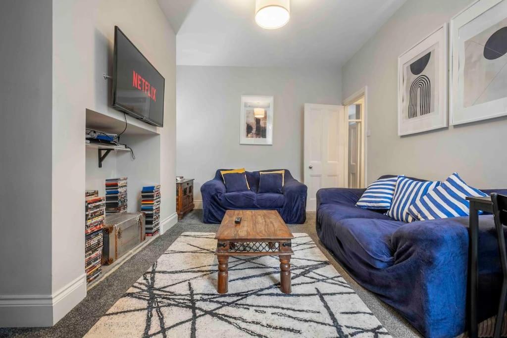 Beautiful With Parking Apartment Hexham