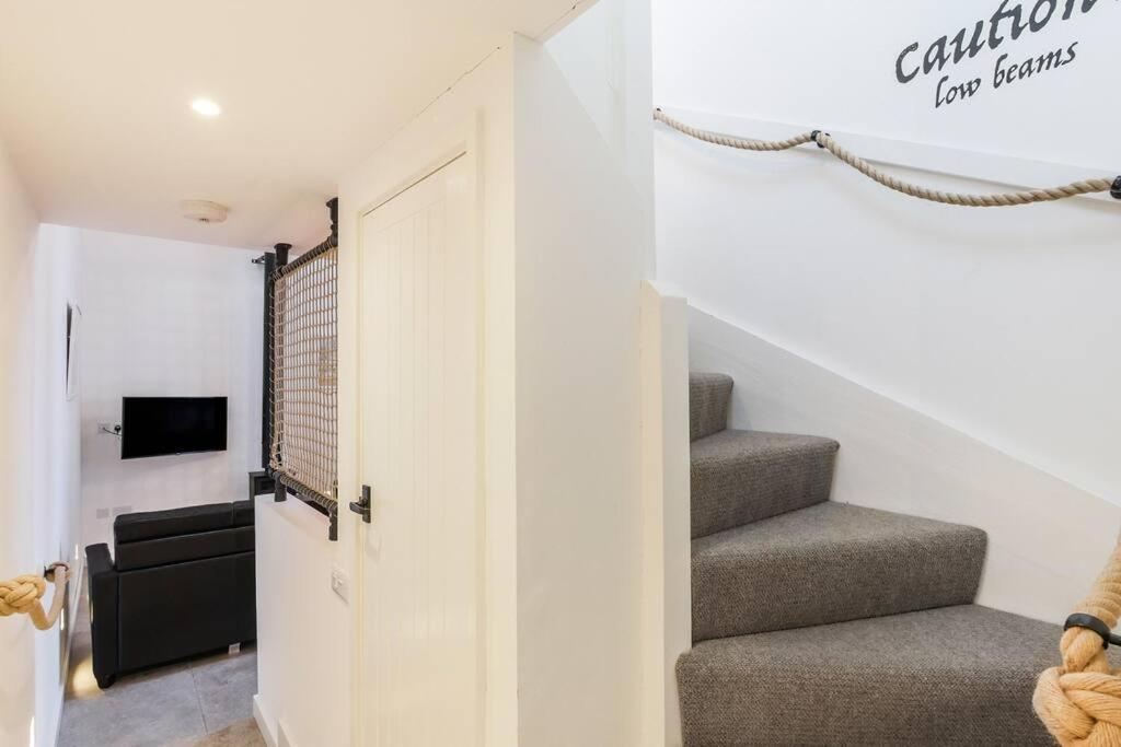 Holiday home The Coach House - *