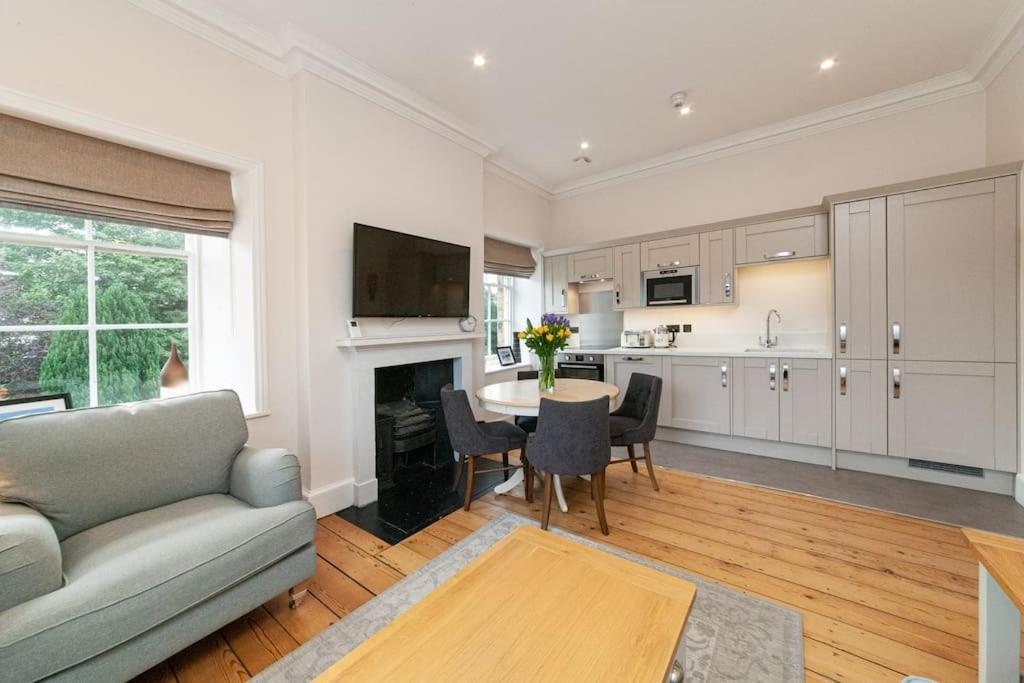 Beautiful Grade Ii Listed Sleeping 20