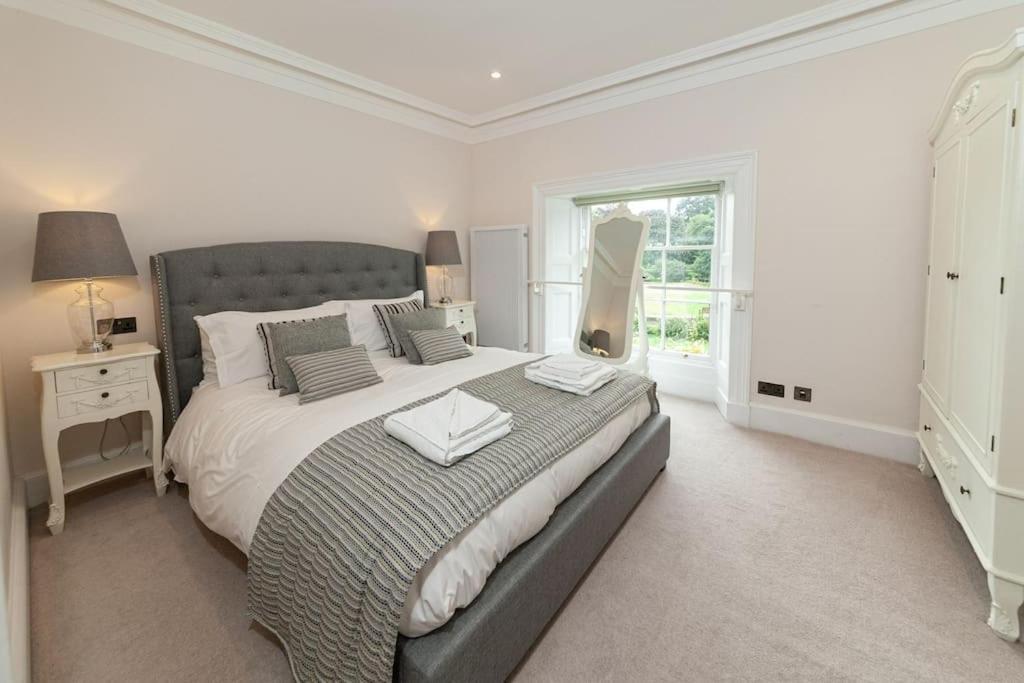 Beautiful Grade Ii Listed Sleeping 20 *