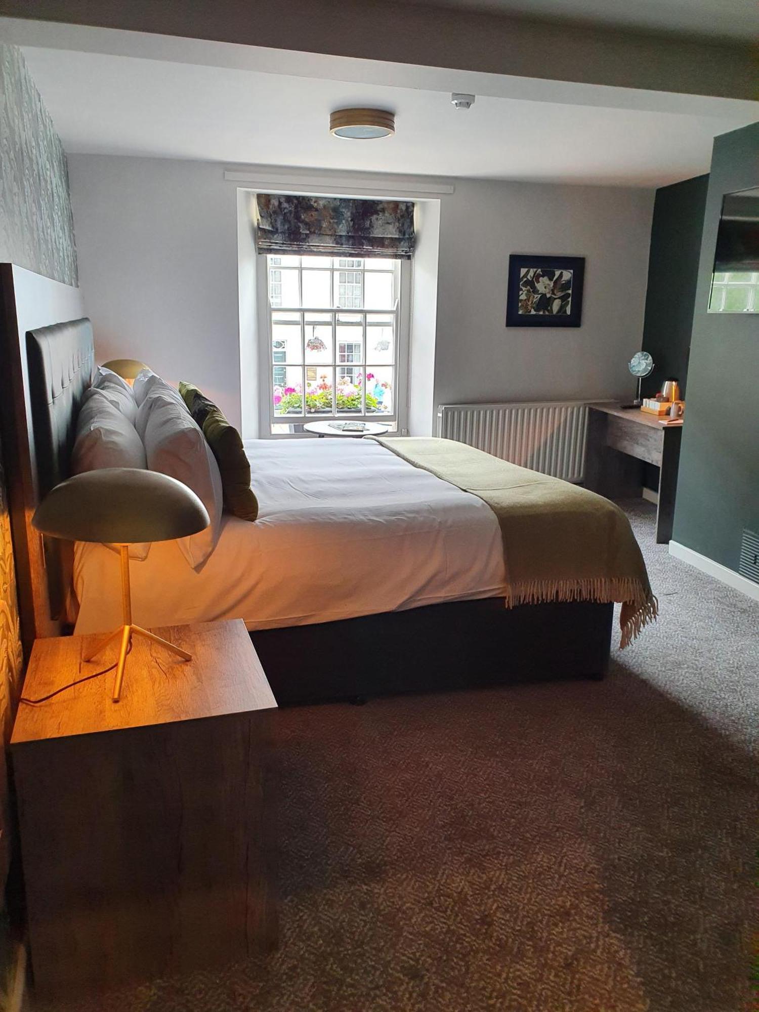 Inn The Coach And Horses 2*