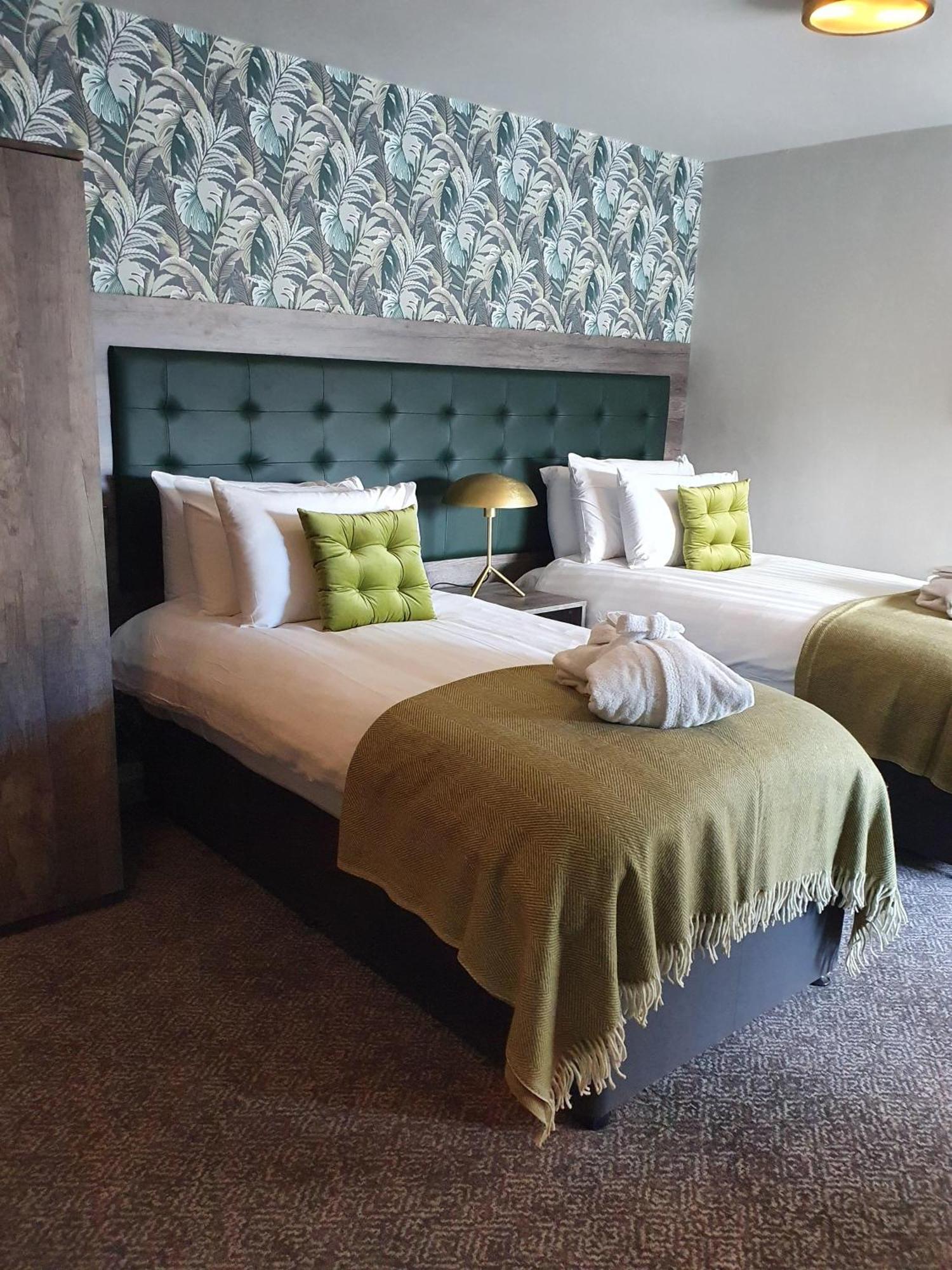 Inn The Coach And Horses 2*