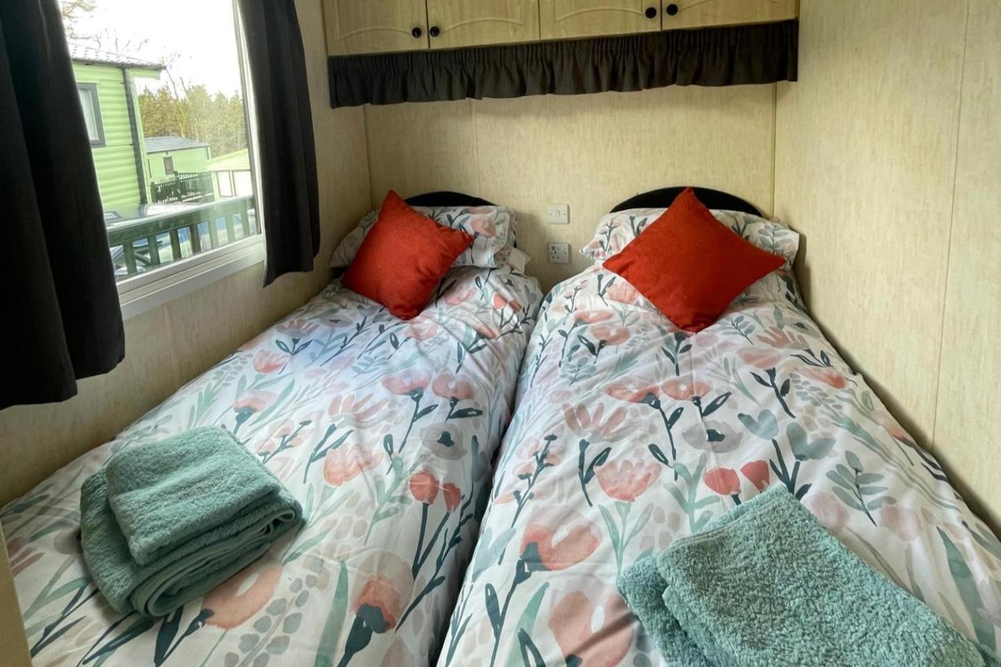 Holiday home Pet Friendly Caravan - Slaley Forest - Sleeps 4 *