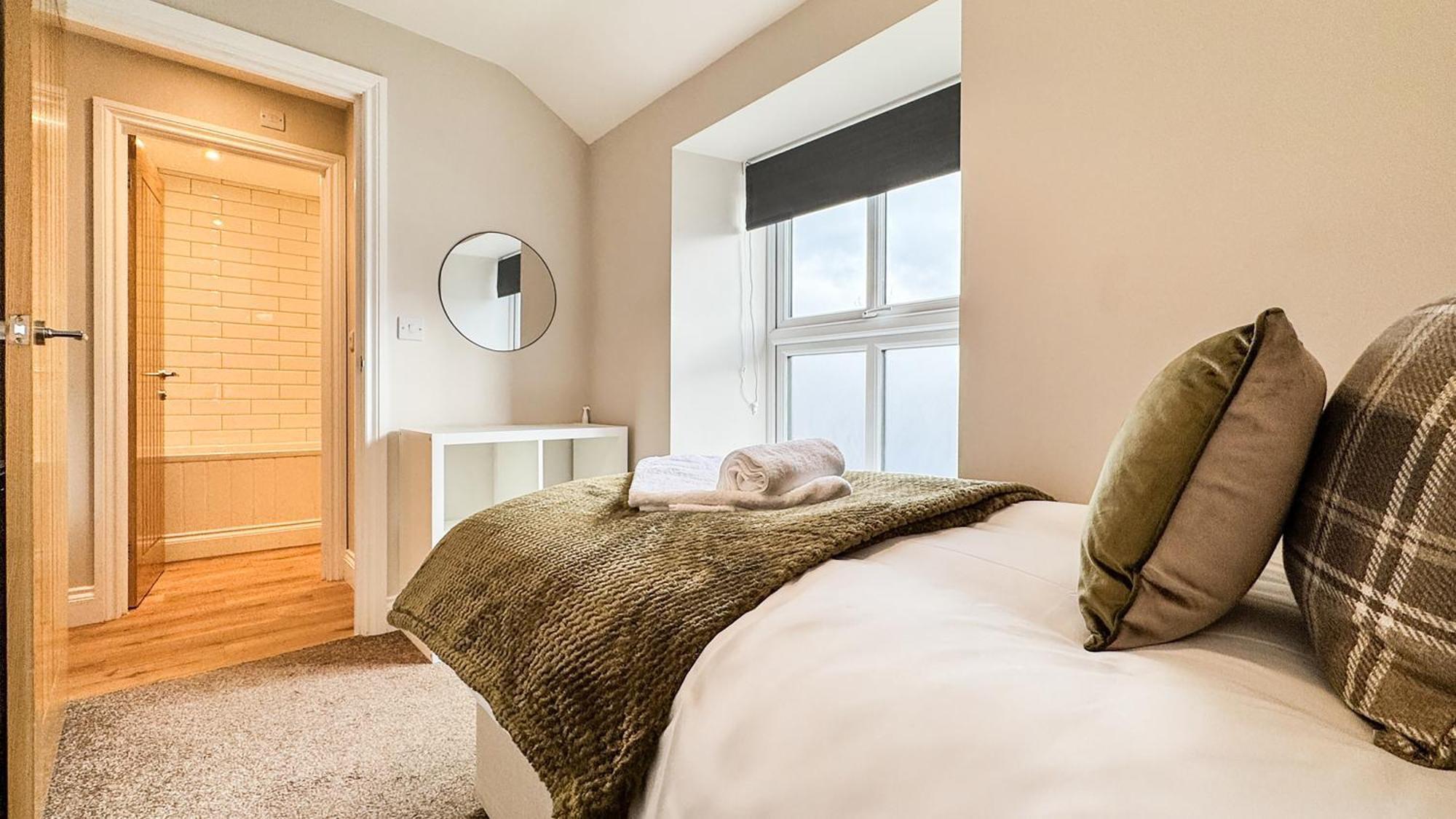 The Oak Apartment *