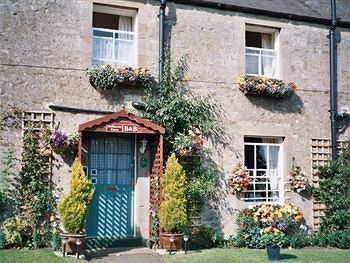 Hallbarns 3*